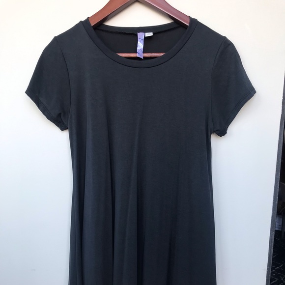 Alya Dresses & Skirts - Francesca’s Alya Black T-Shirt Dress Small